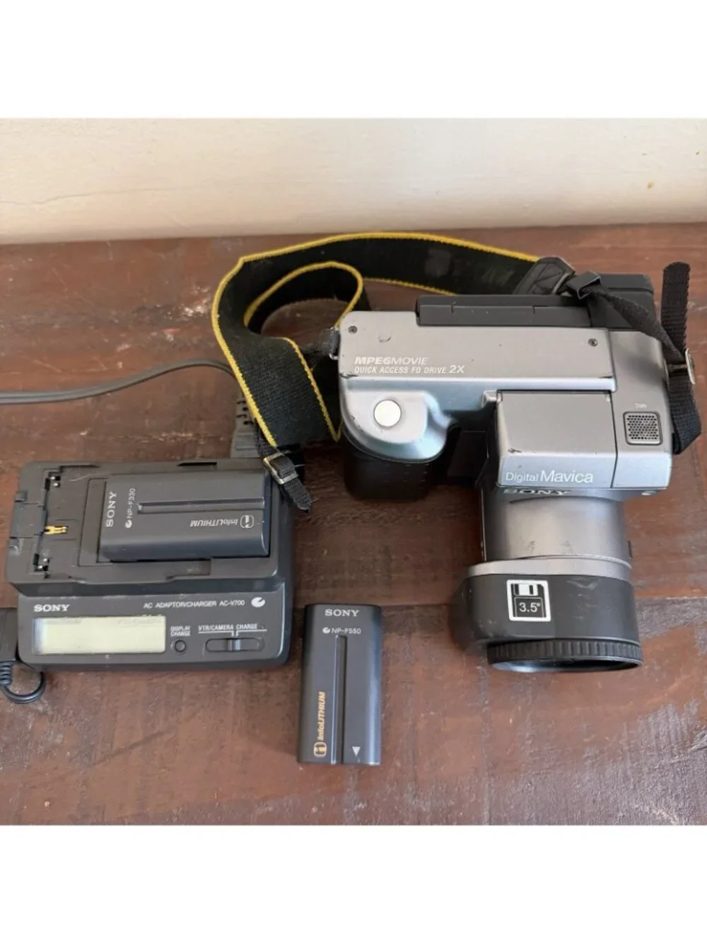 Sony Mavica MVC FD91 Digital Camera Bundle Battery Charger Bag Untested